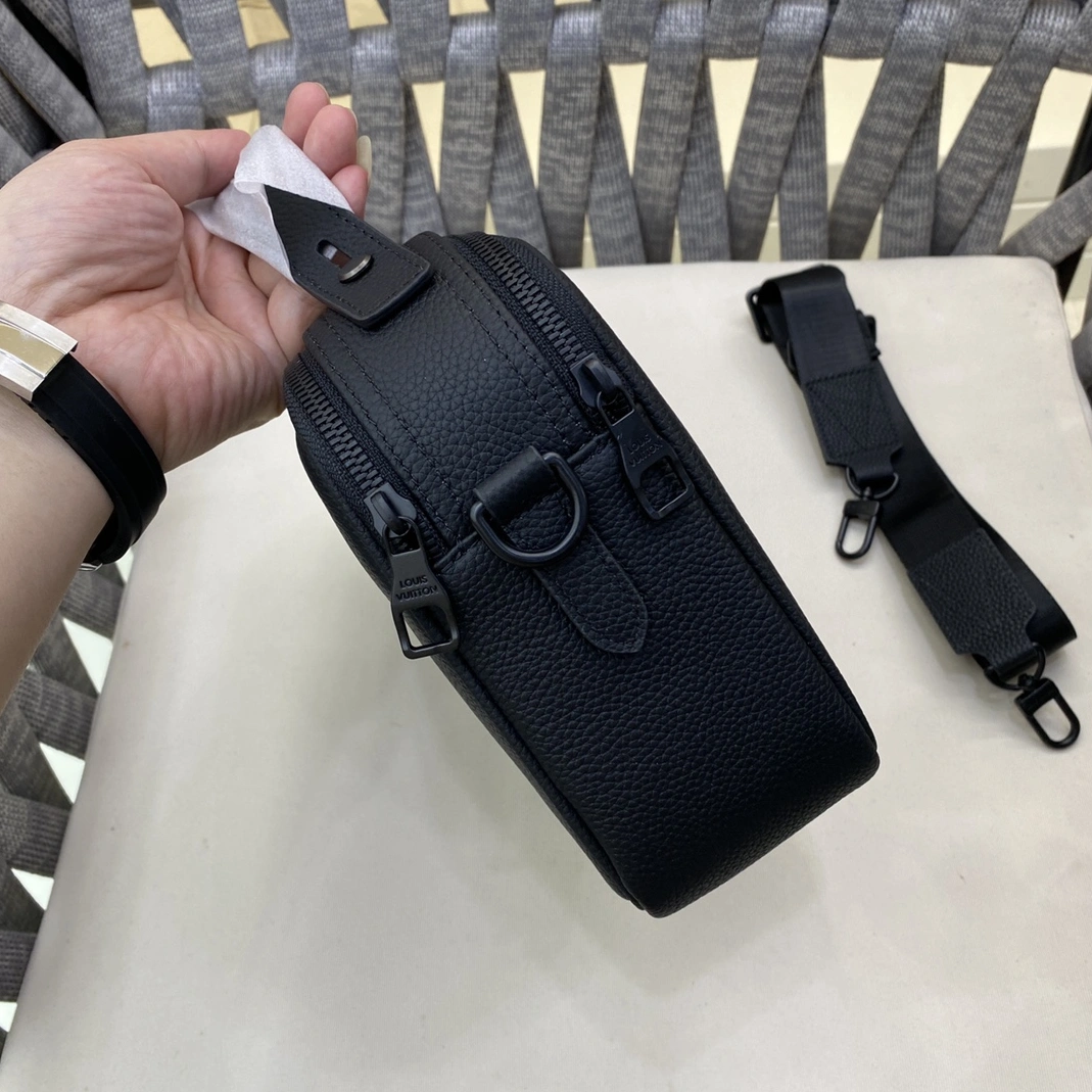 AllSeason 4070 Louis Vuitton AAA Man Messenger Bags