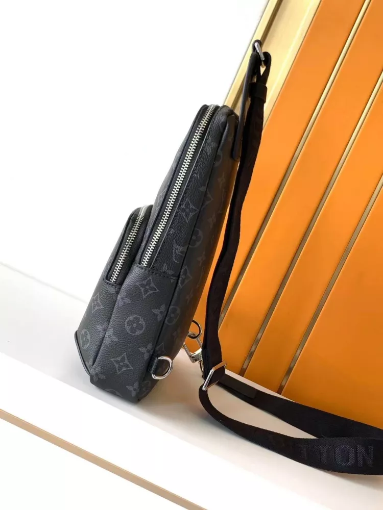 AllSeason 4386 Louis Vuitton AAA Man Messenger Bags