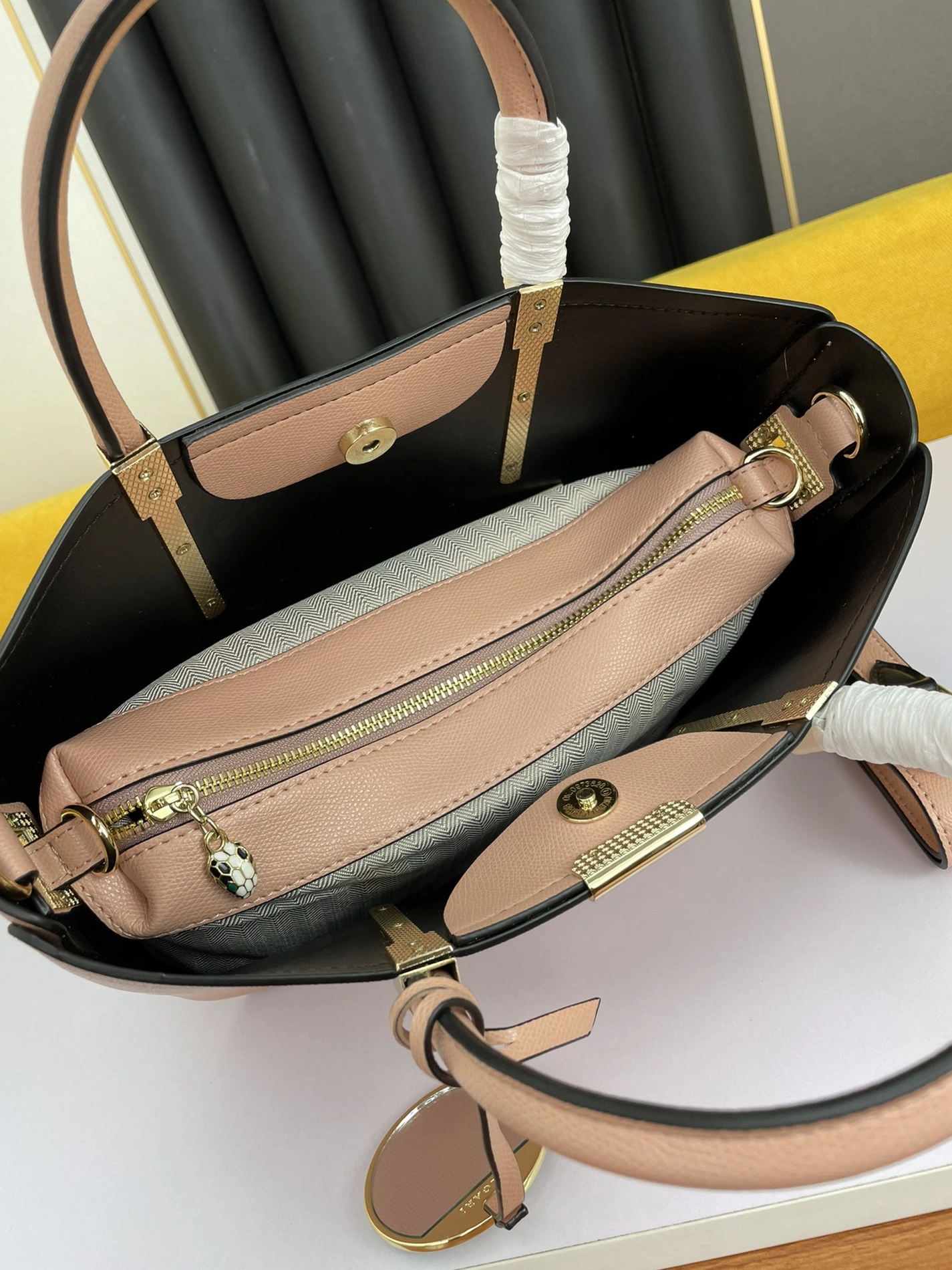 AllSeason 4445 Bvlgari AAA Quality Handbags For Women