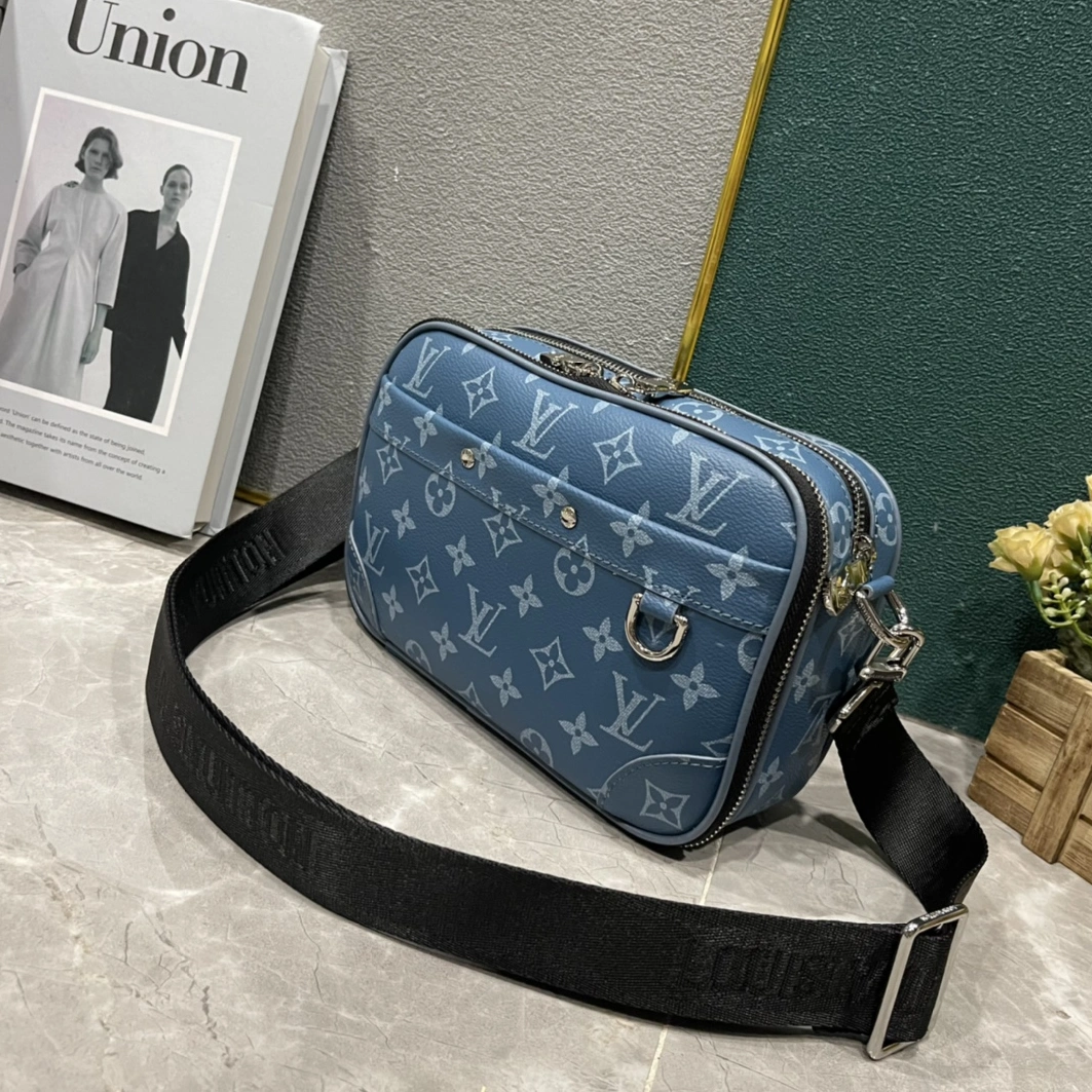 AllSeason 5203 Louis Vuitton AAA Man Messenger Bags