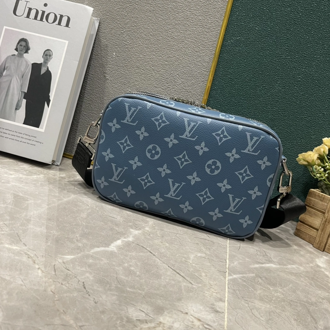 AllSeason 5203 Louis Vuitton AAA Man Messenger Bags