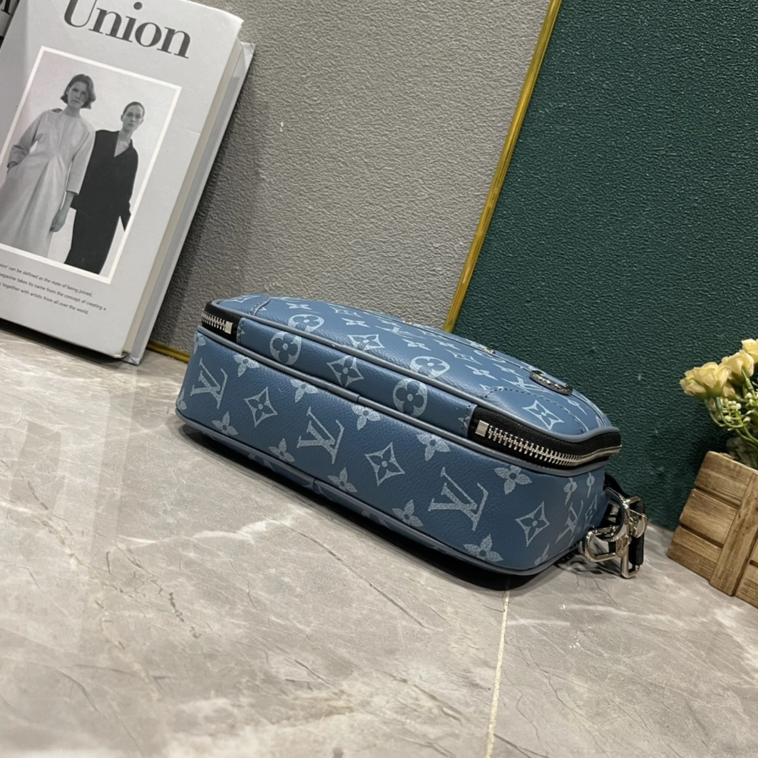 AllSeason 5203 Louis Vuitton AAA Man Messenger Bags