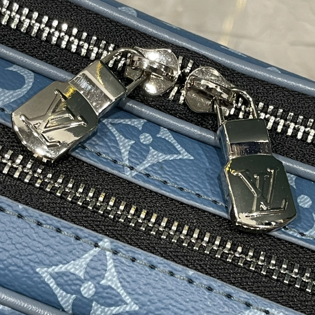 AllSeason 5203 Louis Vuitton AAA Man Messenger Bags