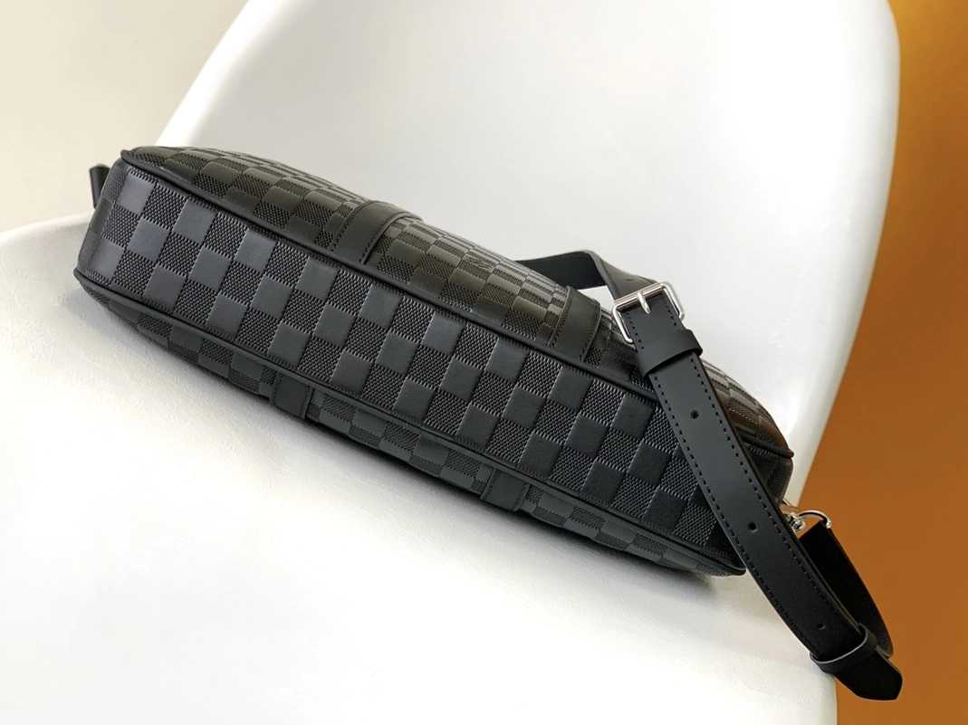 AllSeason 5228 Louis Vuitton AAA Man Handbags