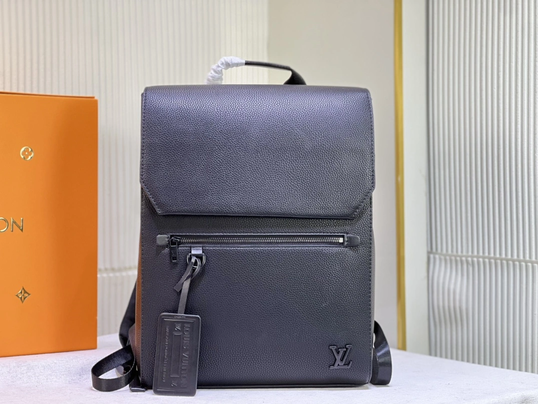 AllSeason 533 Louis Vuitton LV AAA Man Backpacks