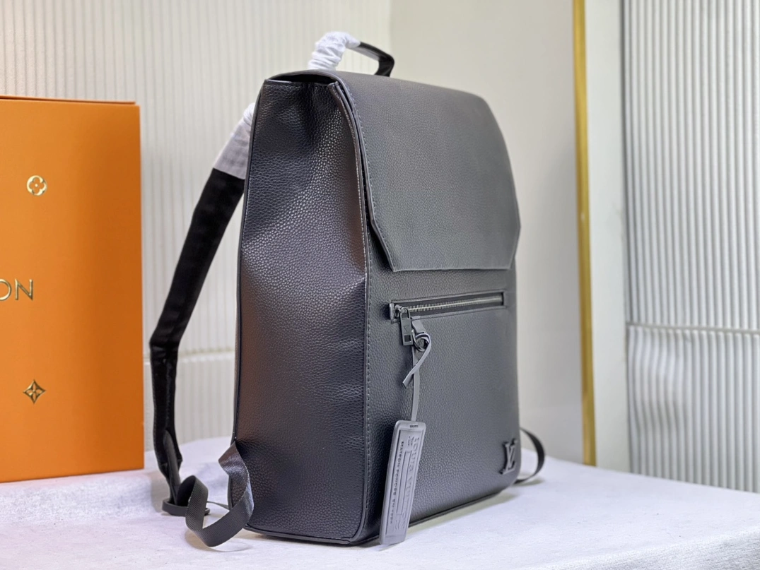 AllSeason 533 Louis Vuitton LV AAA Man Backpacks