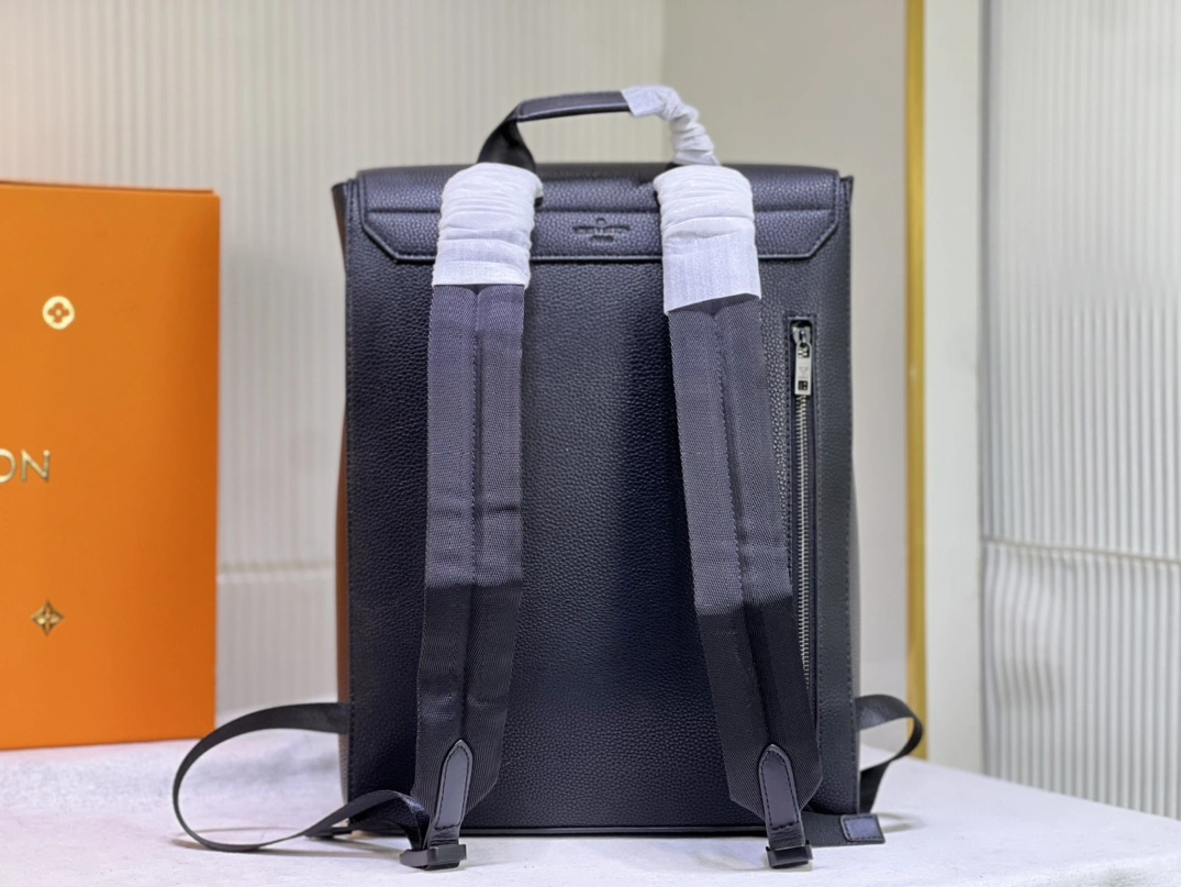 AllSeason 533 Louis Vuitton LV AAA Man Backpacks