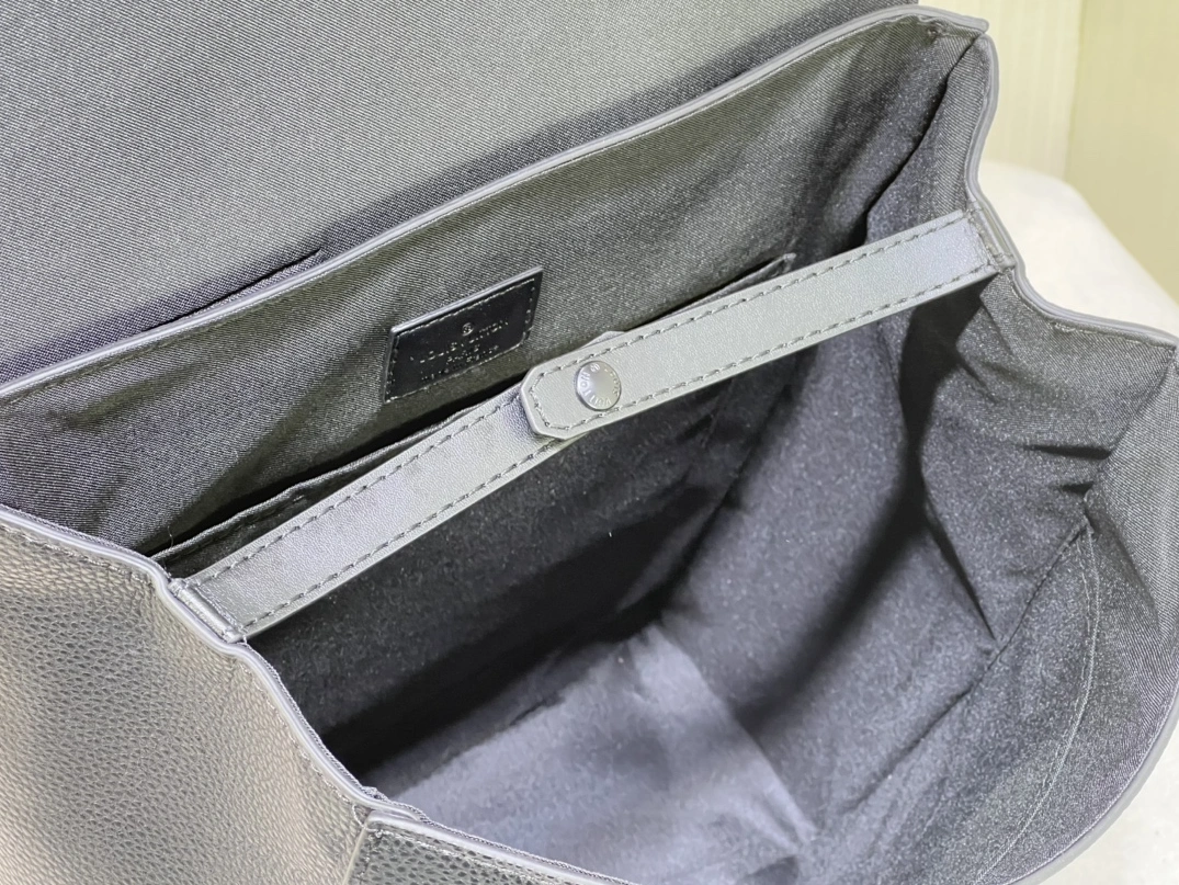 AllSeason 533 Louis Vuitton LV AAA Man Backpacks