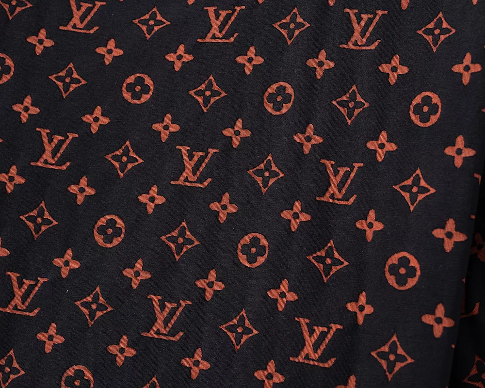 AllSeason 5347 Louis Vuitton LV Tracksuits Short Sleeved For Men