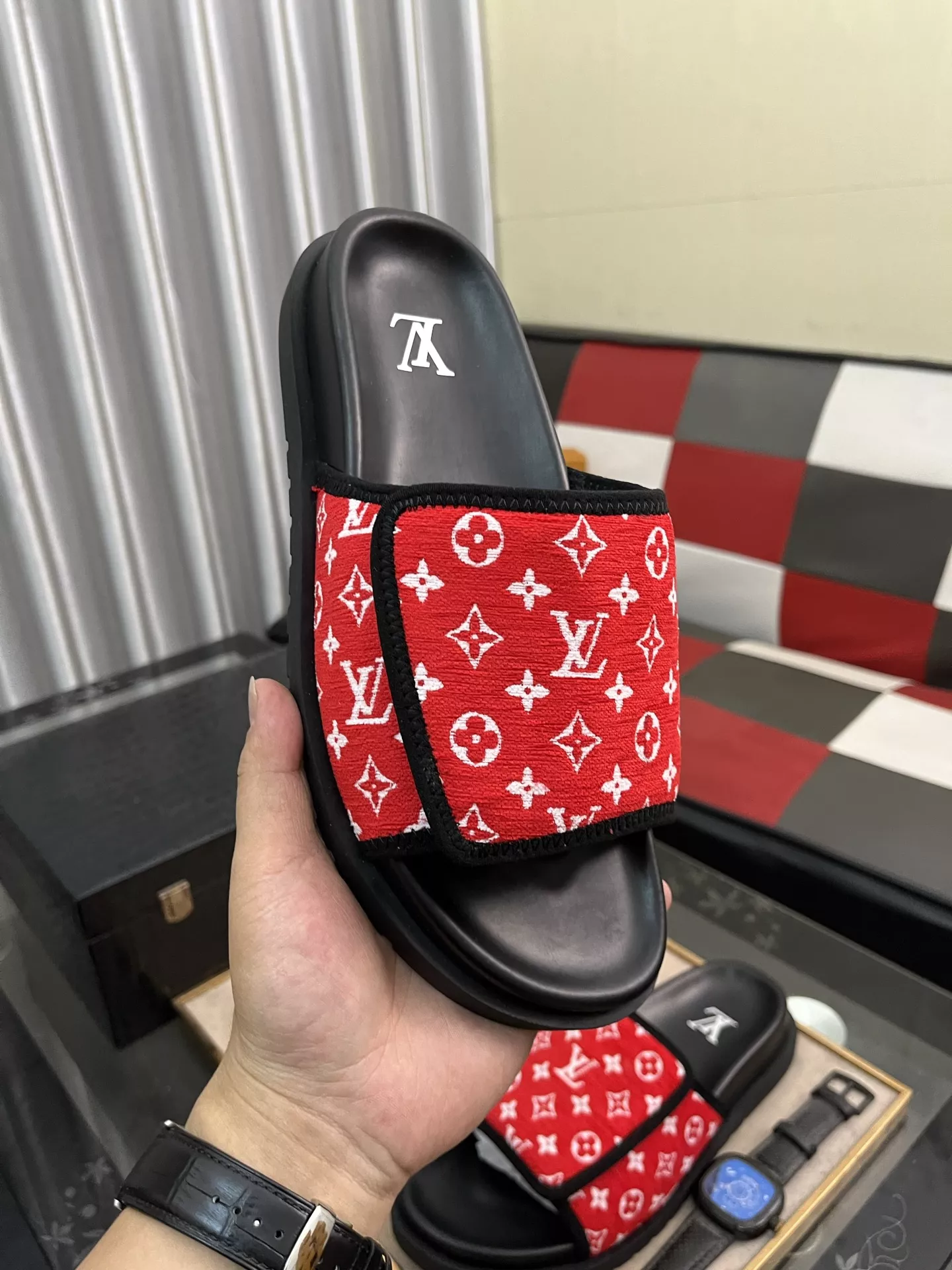 AllSeason 5749 Louis Vuitton Slippers For Men