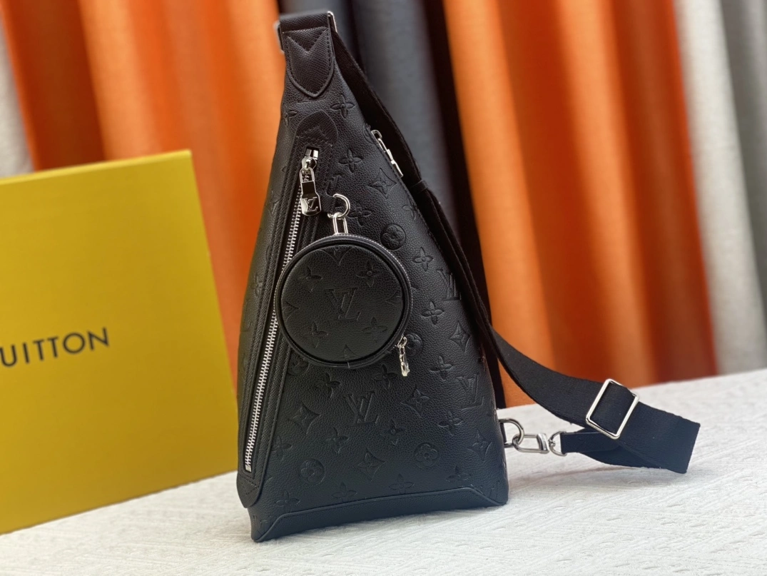 AllSeason 5949 Louis Vuitton AAA Man Messenger Bags