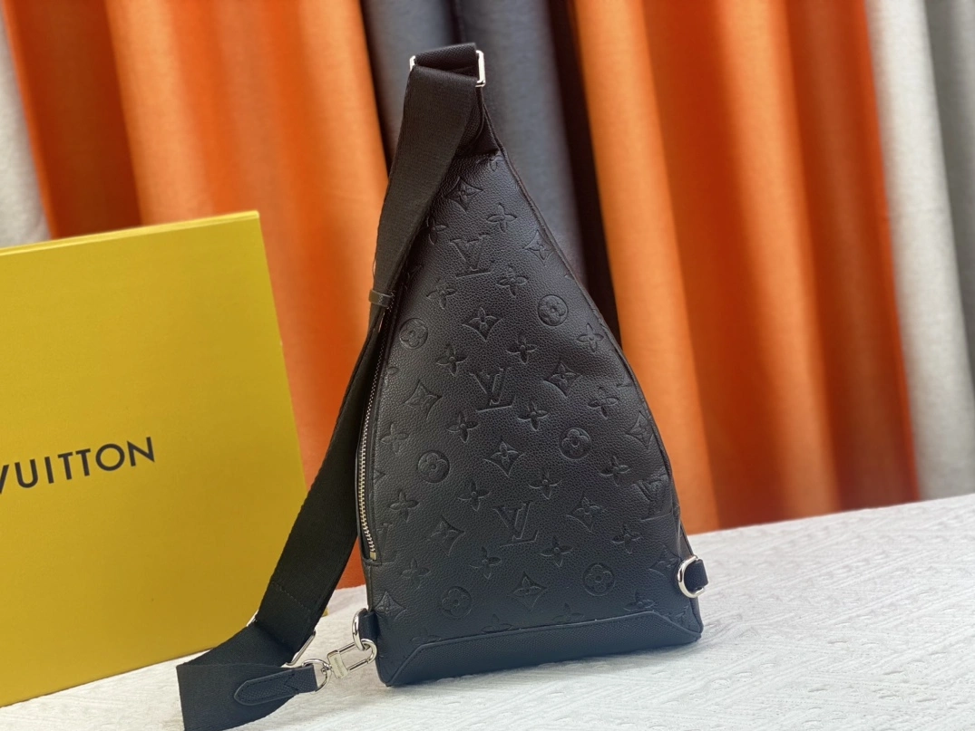 AllSeason 5949 Louis Vuitton AAA Man Messenger Bags