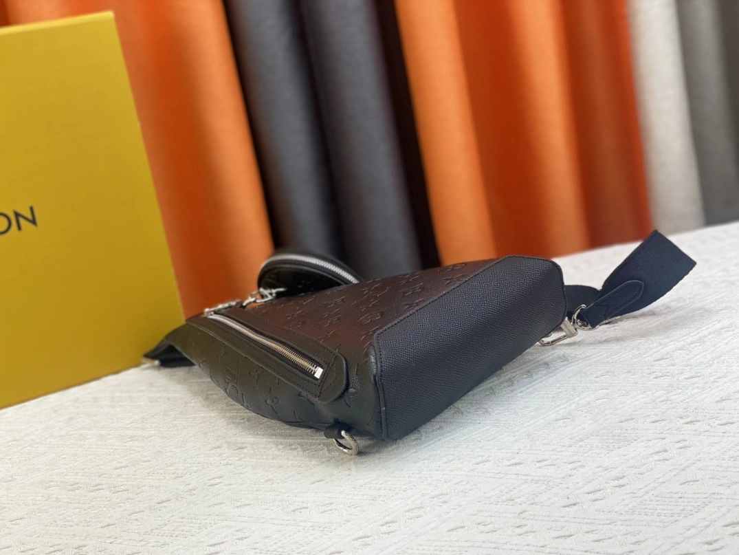 AllSeason 5949 Louis Vuitton AAA Man Messenger Bags
