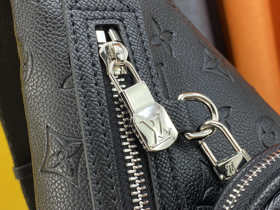 AllSeason 5949 Louis Vuitton AAA Man Messenger Bags