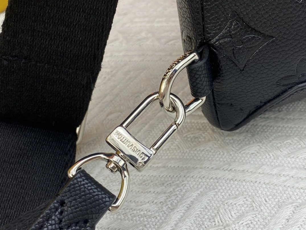 AllSeason 5949 Louis Vuitton AAA Man Messenger Bags