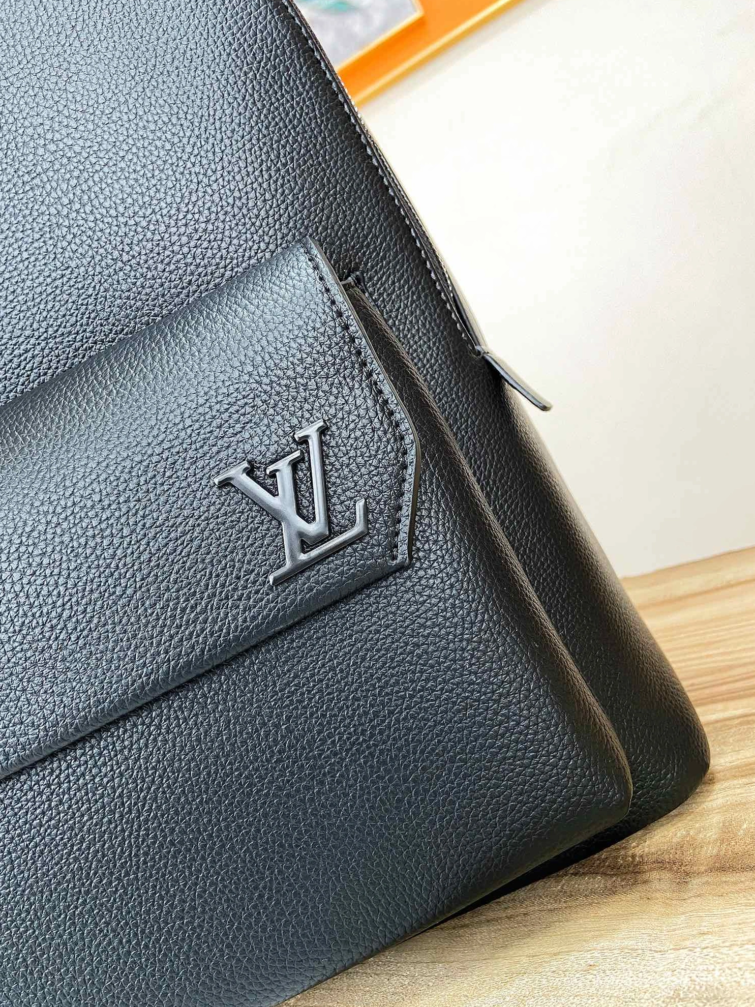AllSeason 6109 Louis Vuitton LV AAA Man Backpacks
