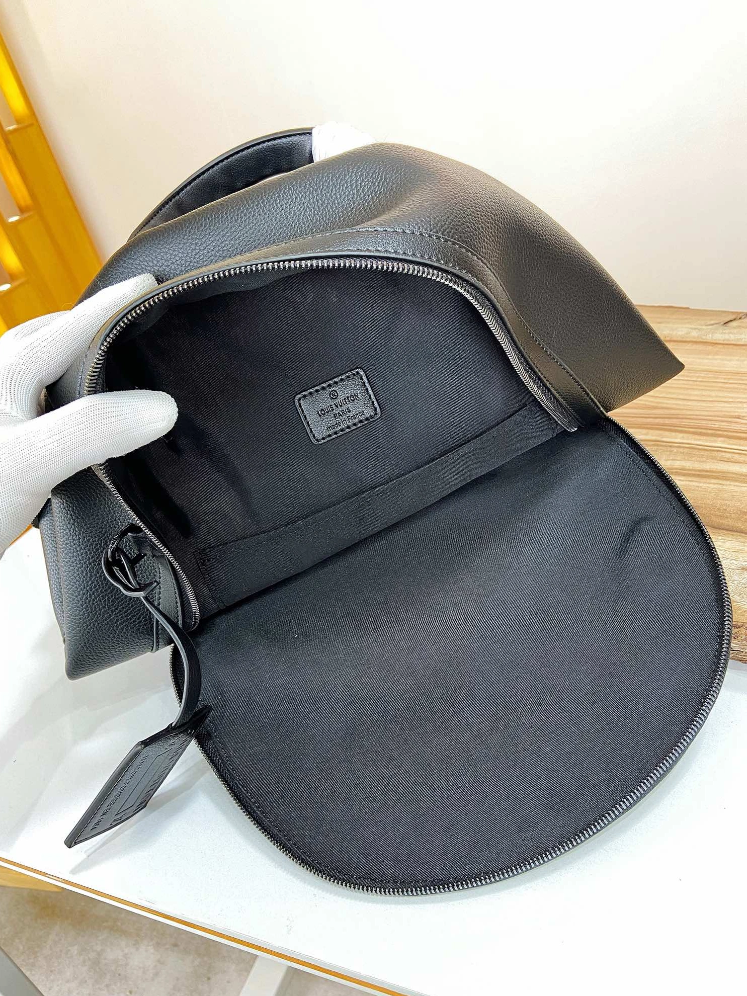AllSeason 6109 Louis Vuitton LV AAA Man Backpacks