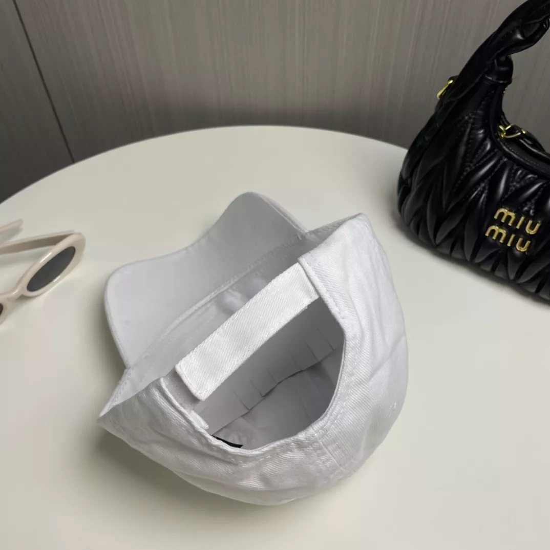 AllSeason 6313 Balenciaga Caps
