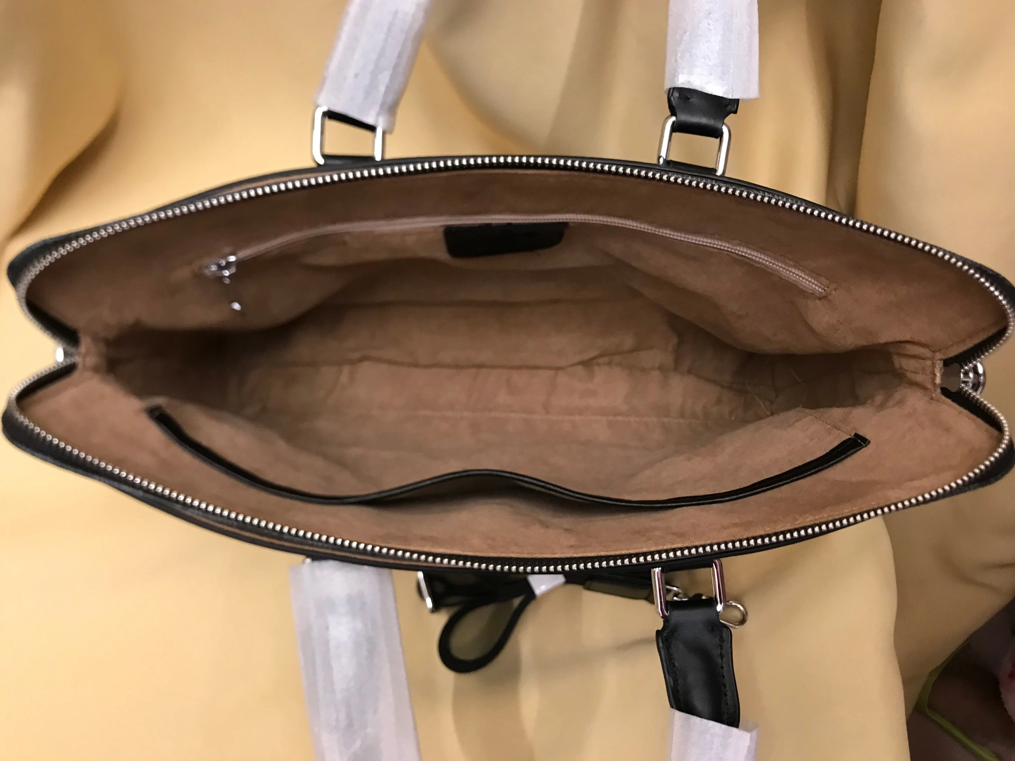AllSeason 701 Louis Vuitton AAA Man Handbags
