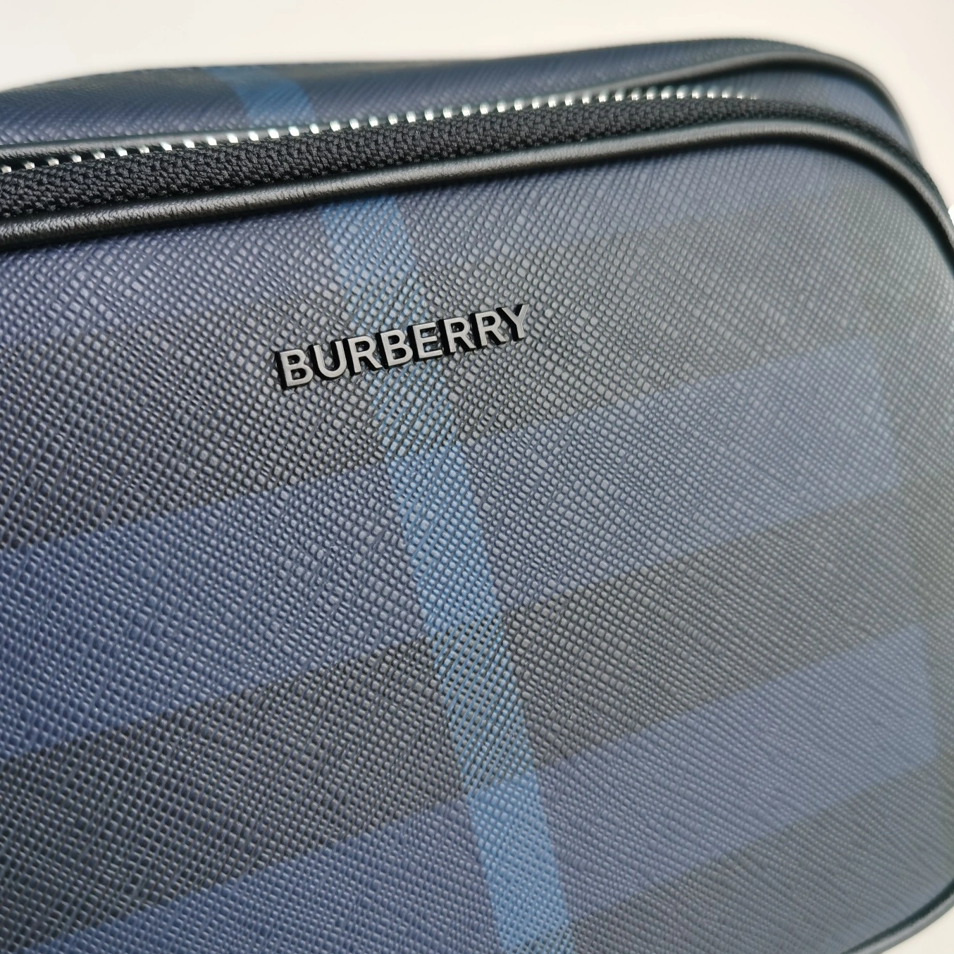 AllSeason 7235 Burberry AAA Man Messenger Bags