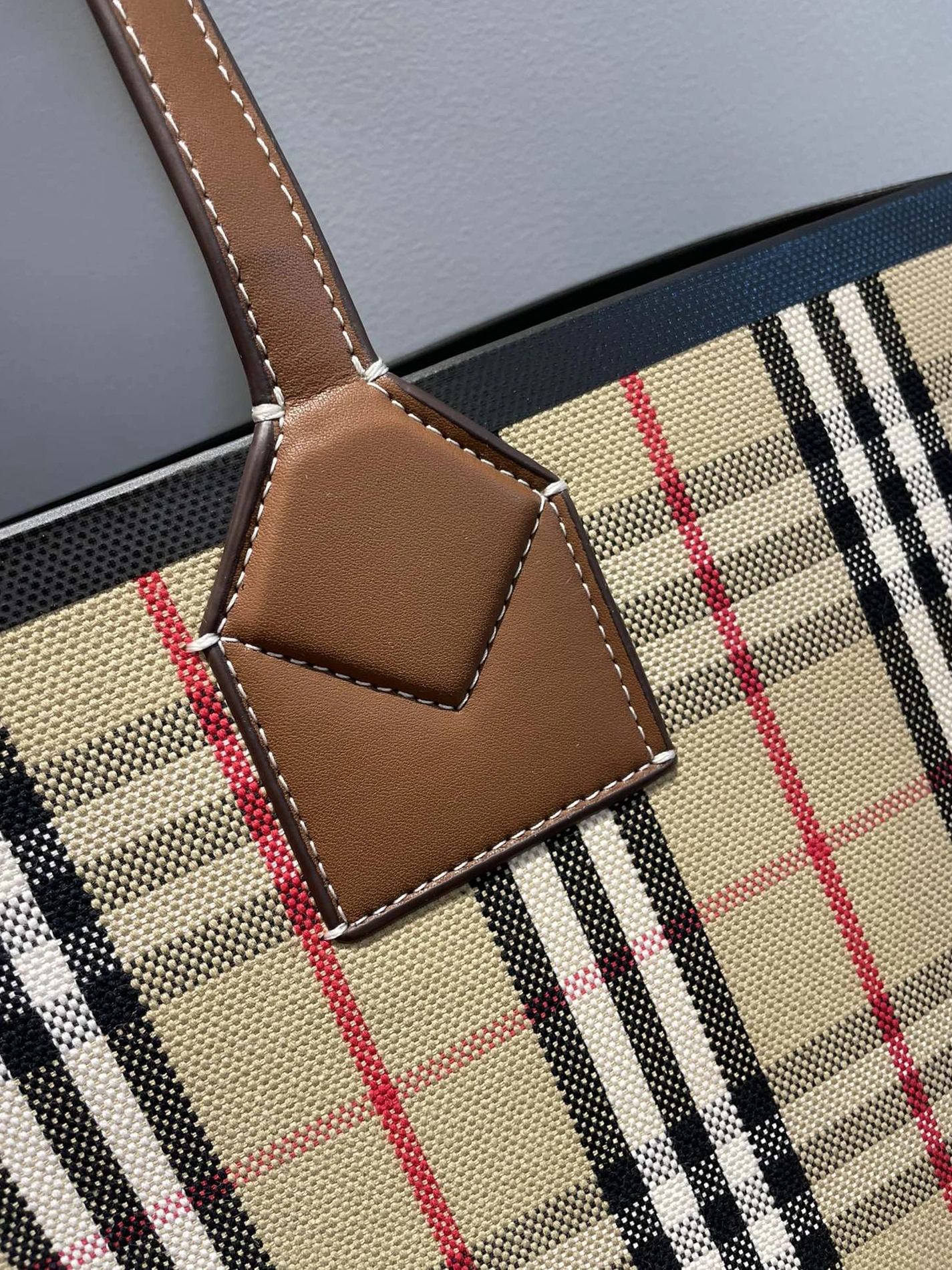 AllSeason 733 Burberry AAA Quality Shoulder Bags For Women