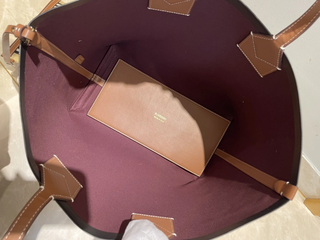 AllSeason 733 Burberry AAA Quality Shoulder Bags For Women