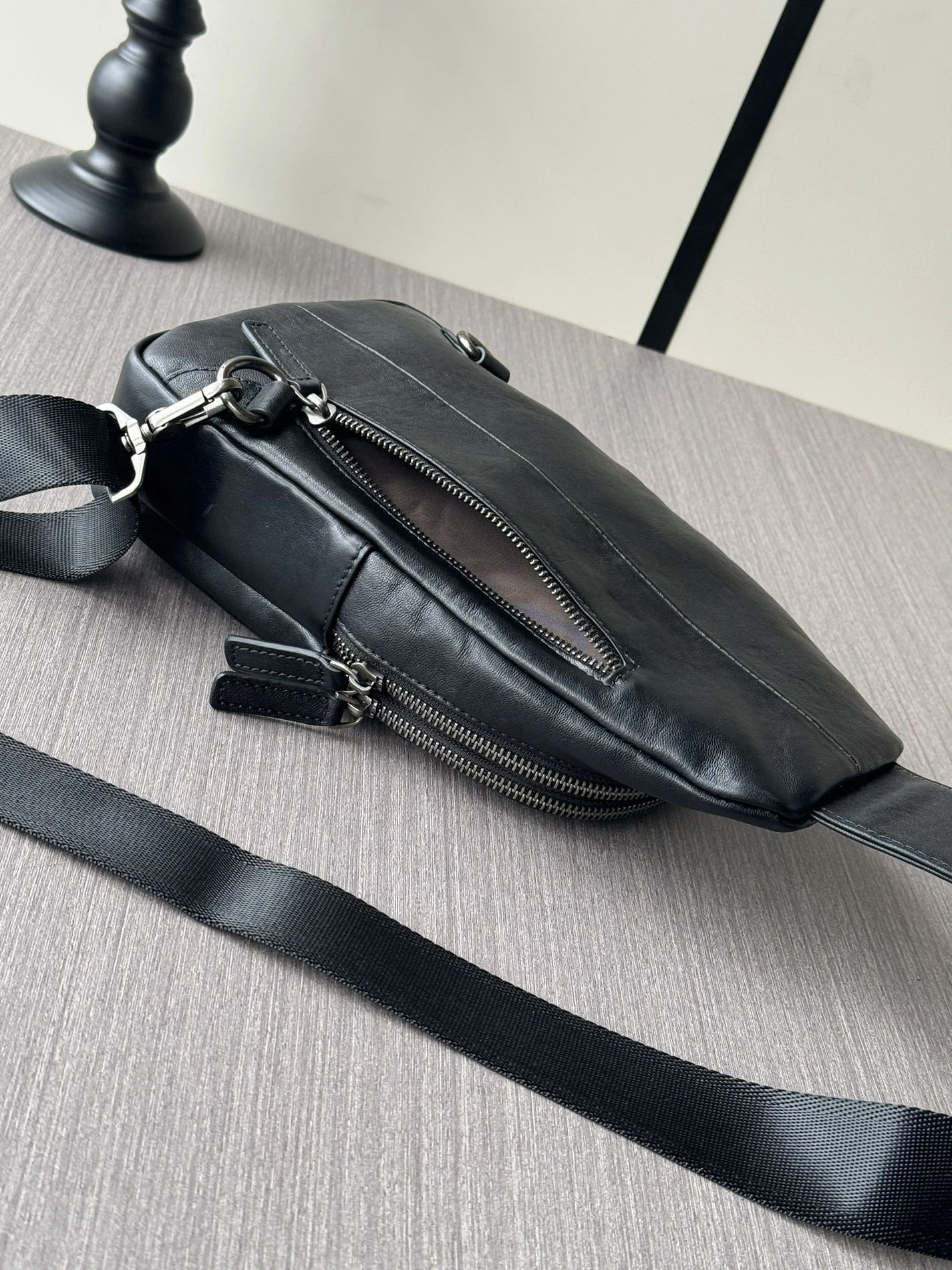 AllSeason 8905 Prada AAA Man Messenger Bags