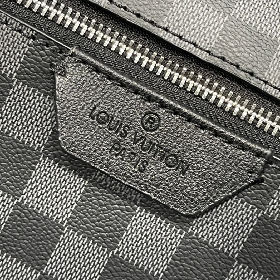 AllSeason 9138 Louis Vuitton LV AAA Man Backpacks
