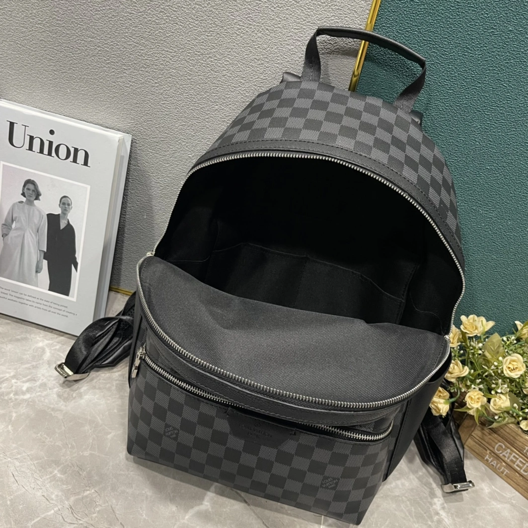 AllSeason 9138 Louis Vuitton LV AAA Man Backpacks