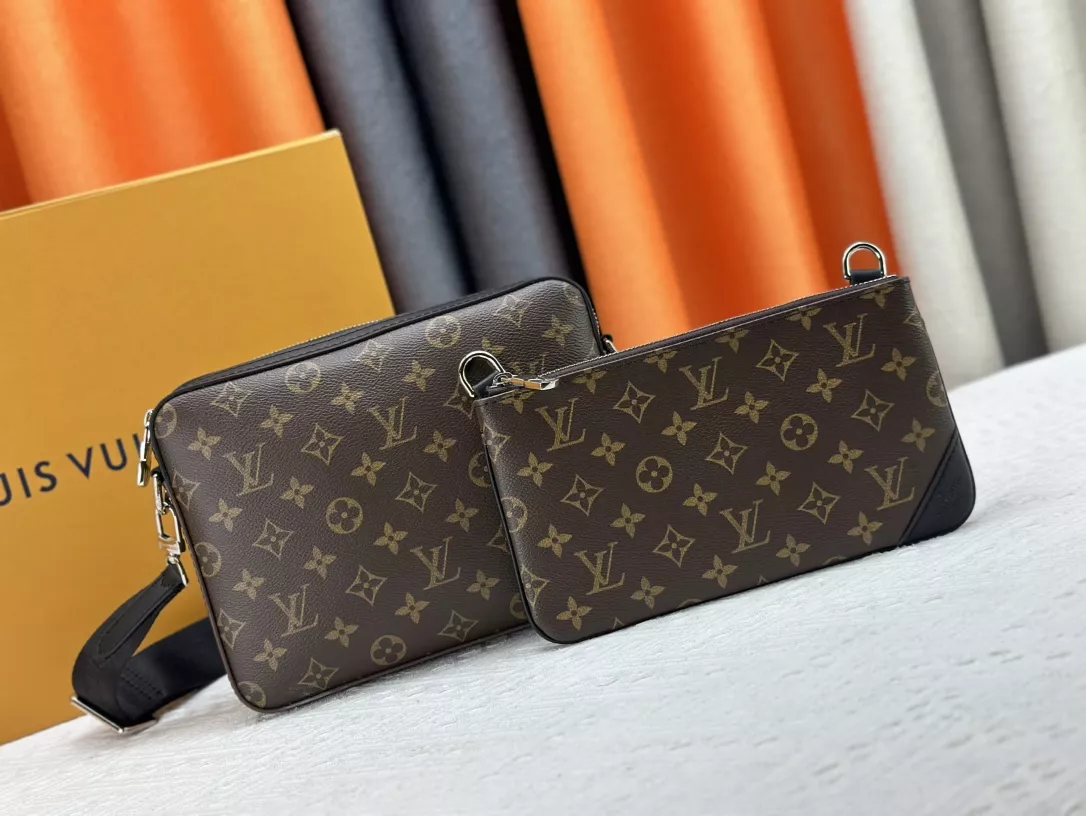 AllSeason 962 Louis Vuitton AAA Man Messenger Bags