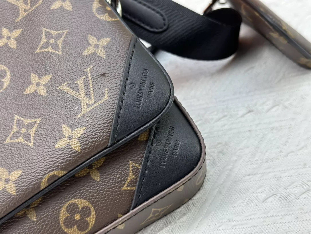 AllSeason 962 Louis Vuitton AAA Man Messenger Bags