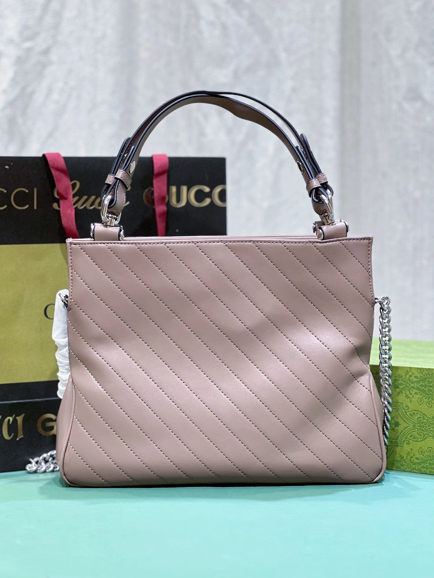 AllSeason 976 Gucci AAA Quality Handbags For Women