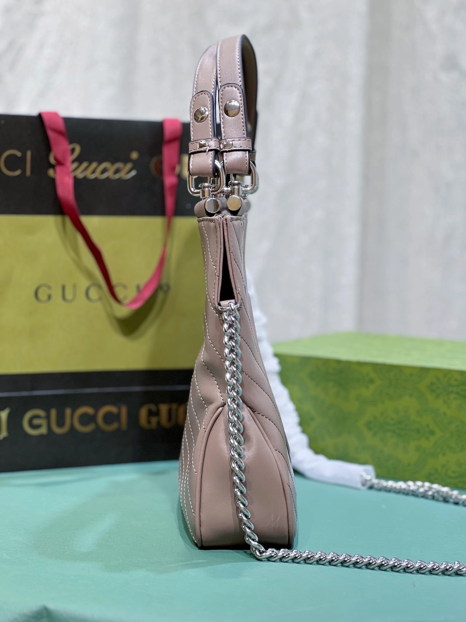 AllSeason 976 Gucci AAA Quality Handbags For Women