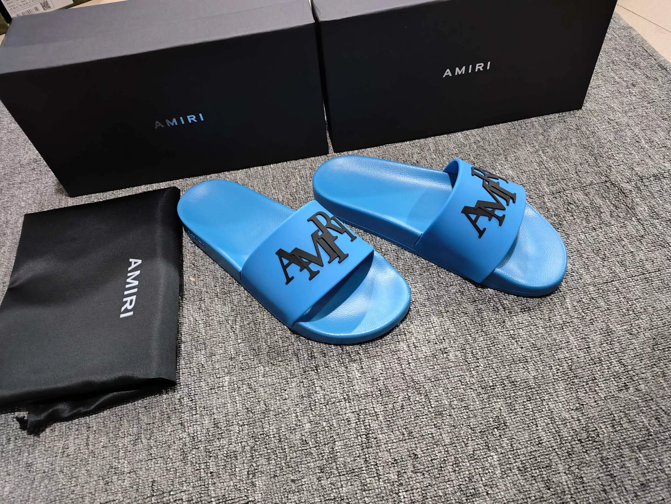 Amiri Slippers For Men Sleek 7834