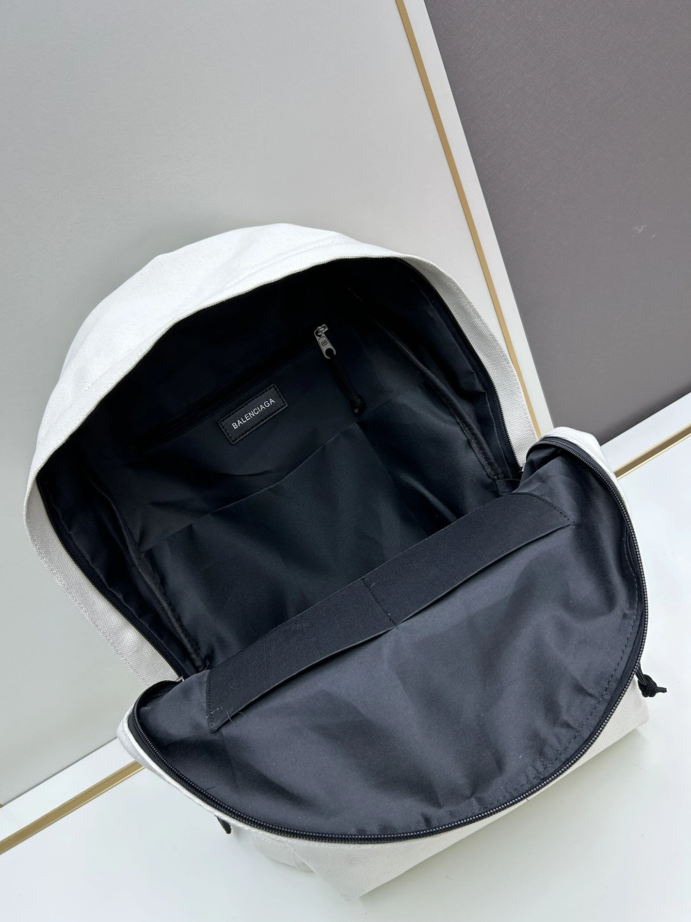 Balenciaga AAA Man Backpacks Durable 7203