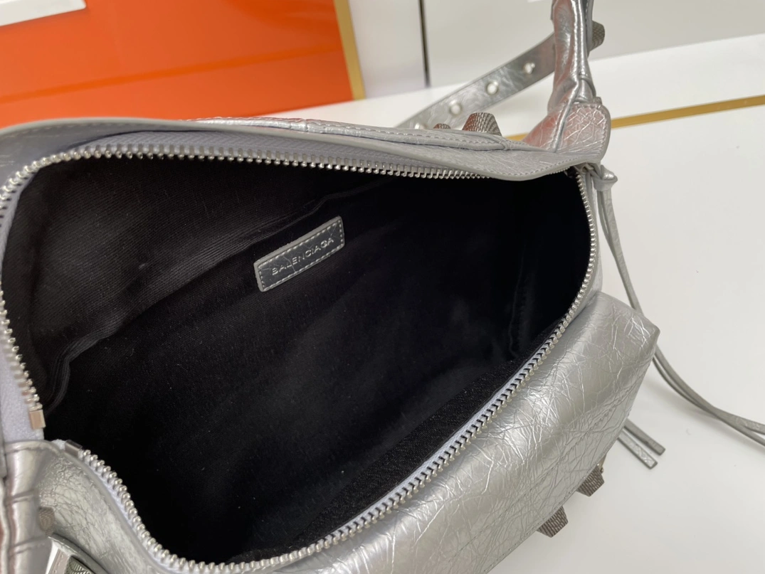 Balenciaga AAA Quality Belt Bags For Unisex Trendsetting 5175