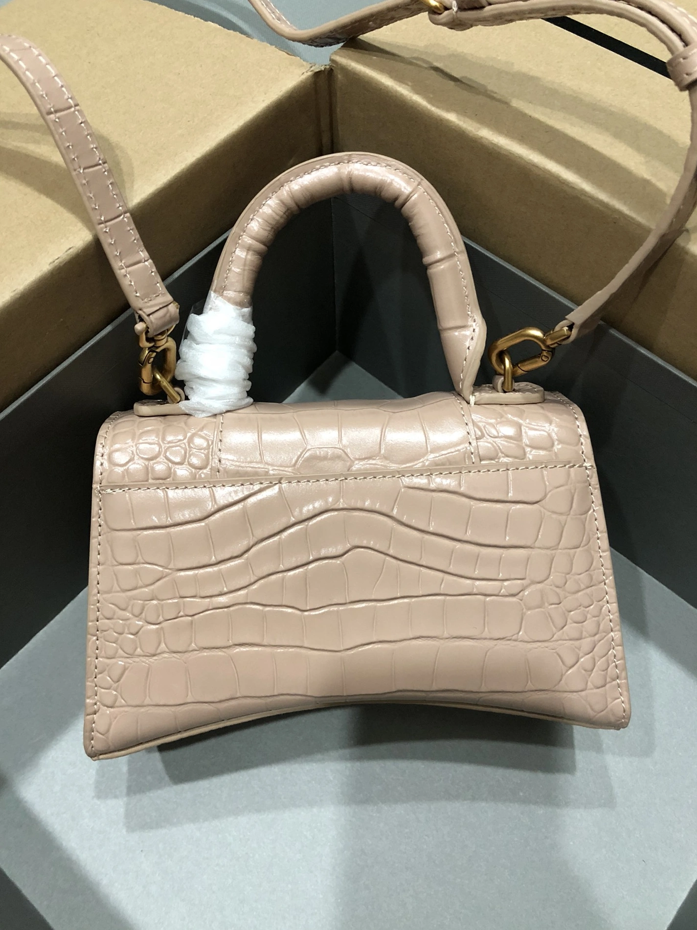 Balenciaga AAA Quality Handbags For Women Affordable 691