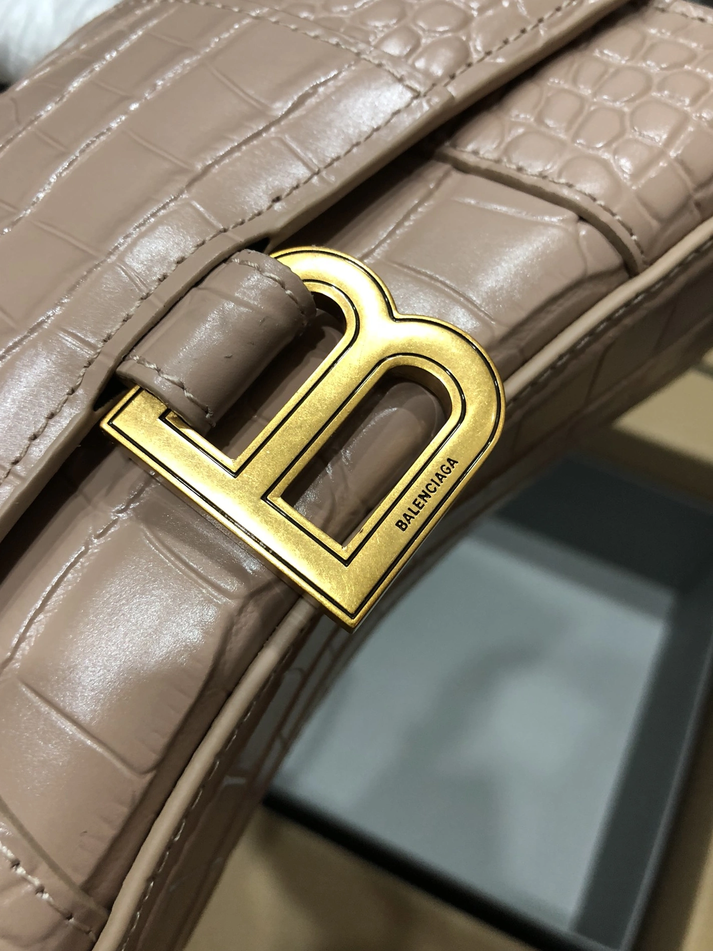 Balenciaga AAA Quality Handbags For Women Affordable 691