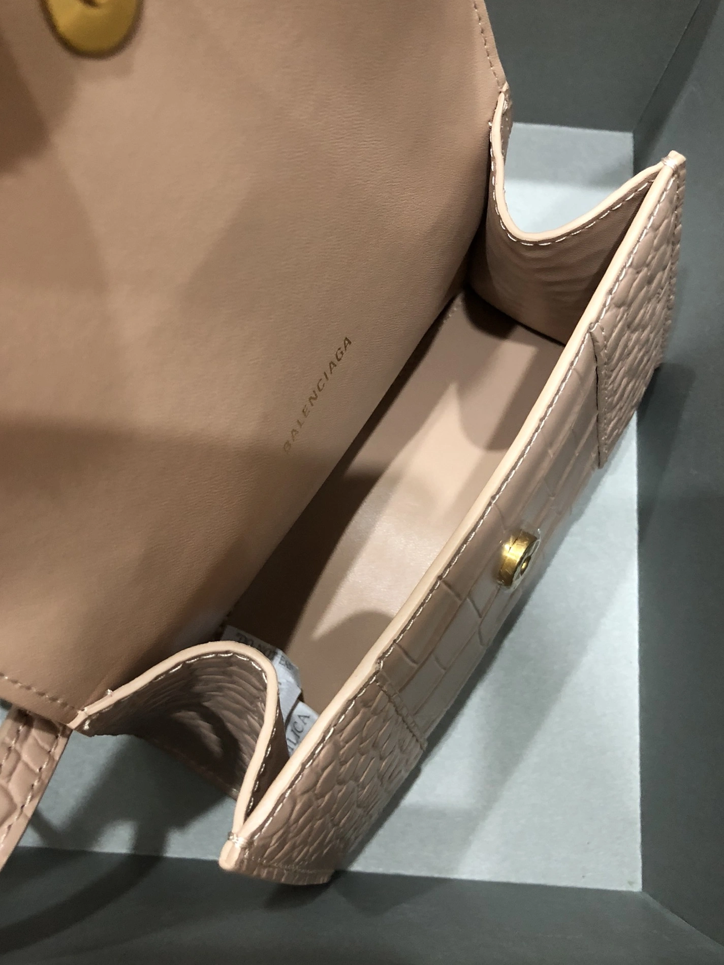 Balenciaga AAA Quality Handbags For Women Affordable 691