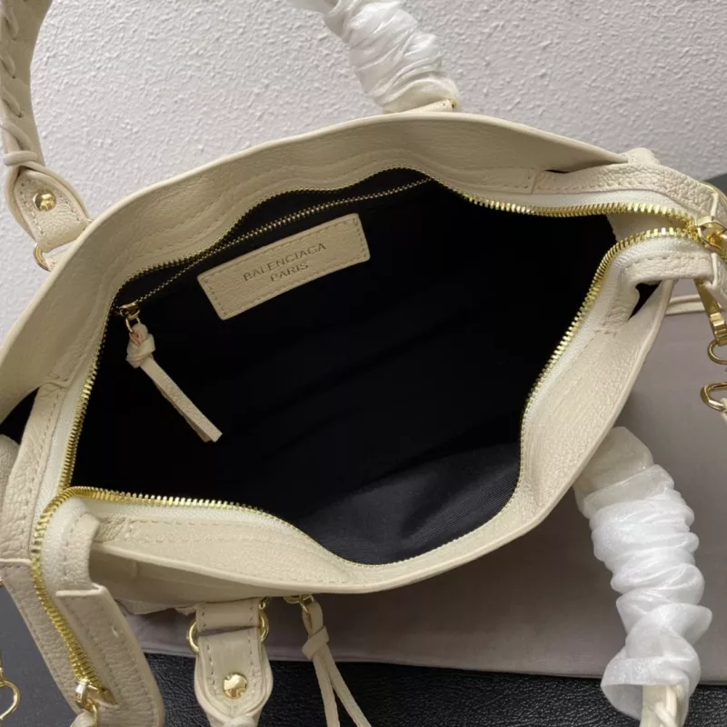 Balenciaga AAA Quality Handbags For Women AllSeason 8116