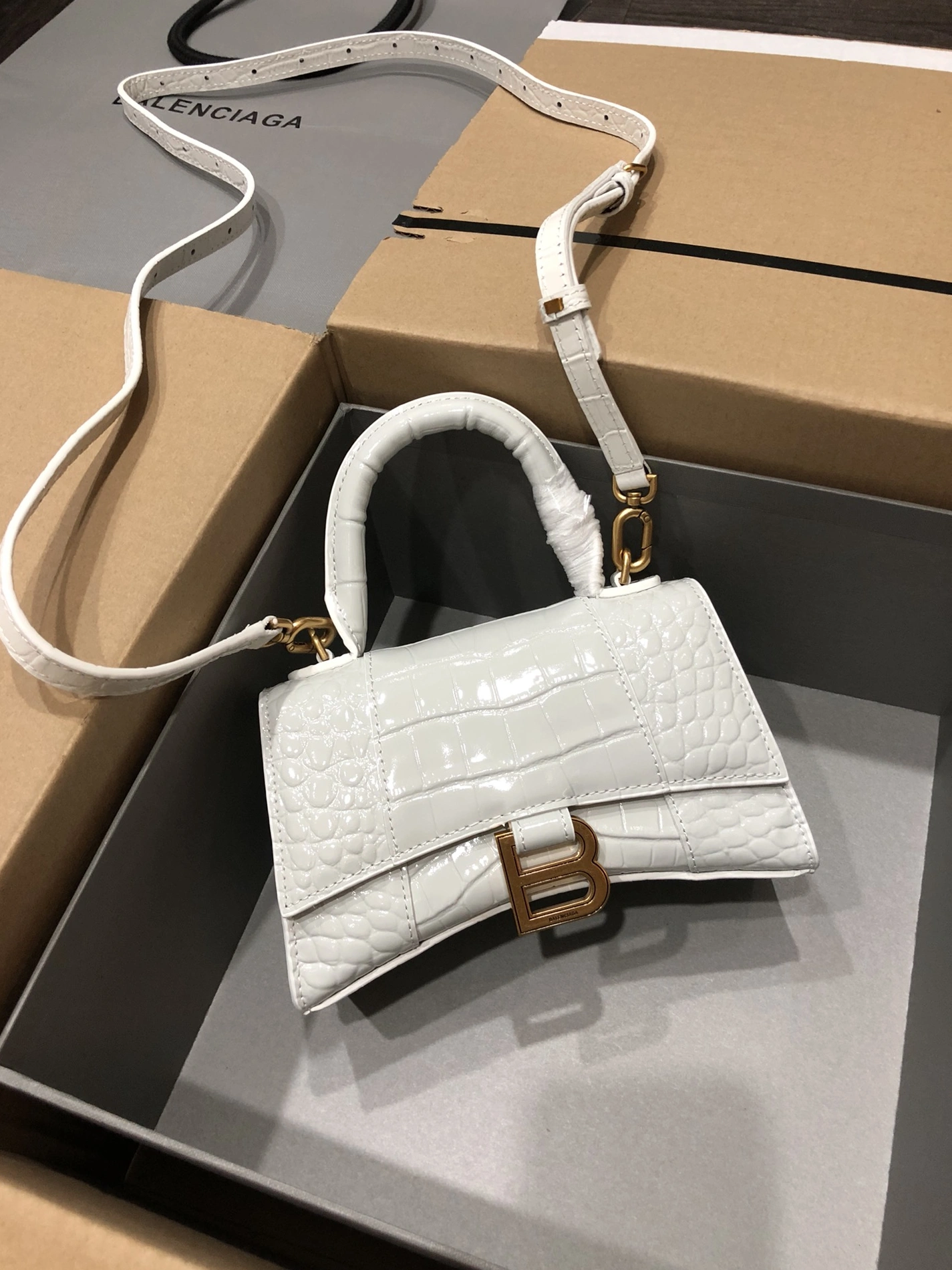 Balenciaga AAA Quality Handbags For Women Breathable 4030