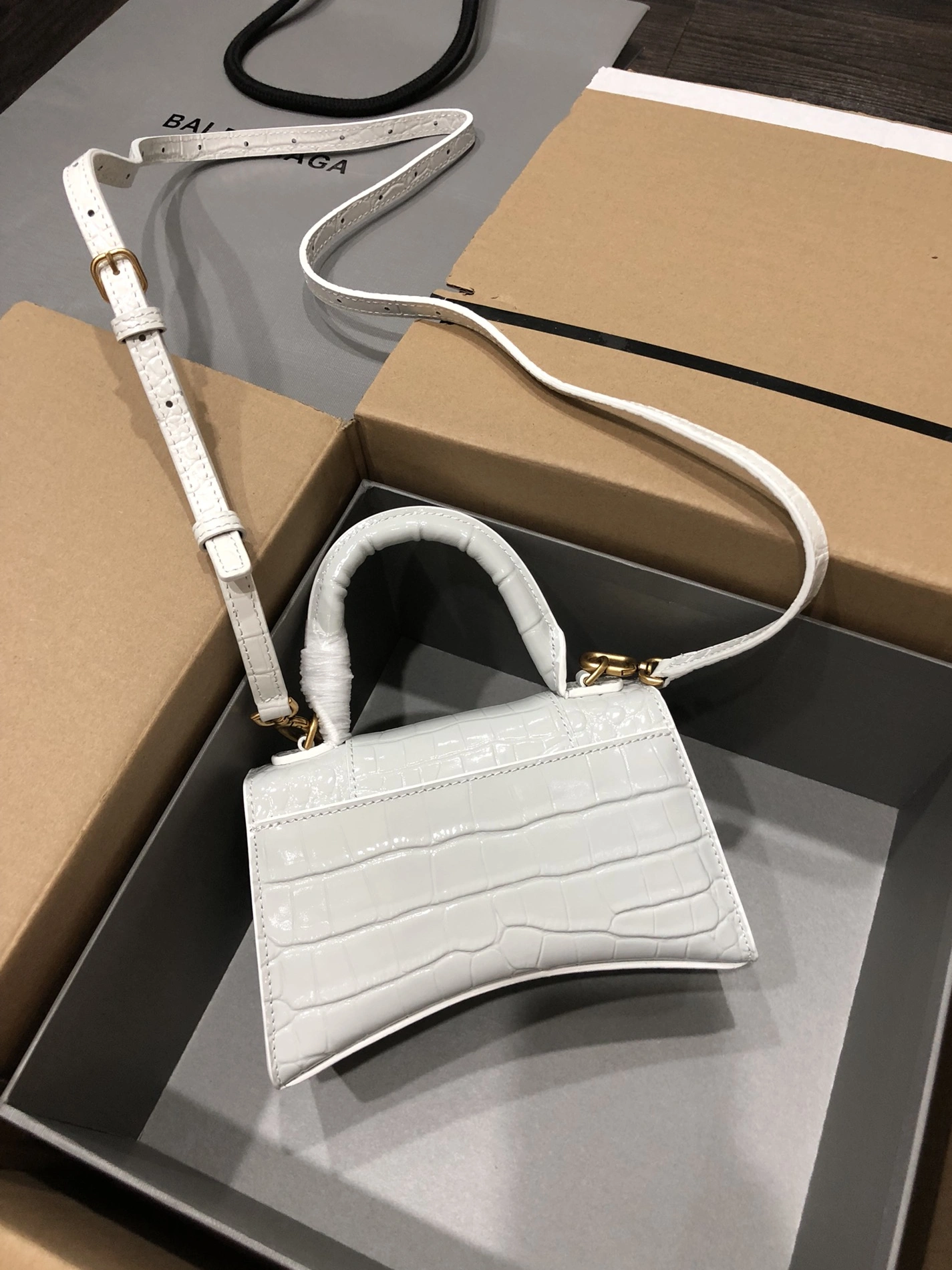 Balenciaga AAA Quality Handbags For Women Breathable 4030