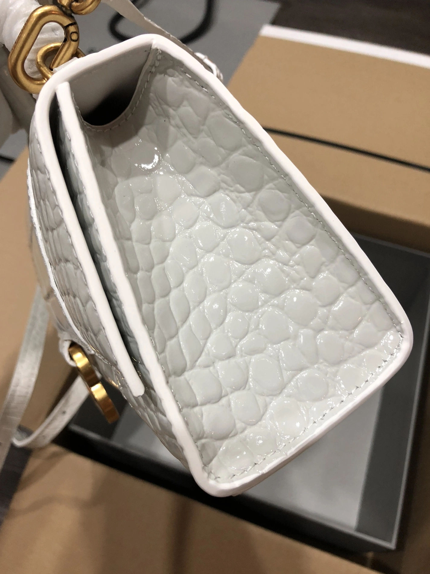 Balenciaga AAA Quality Handbags For Women Breathable 4030