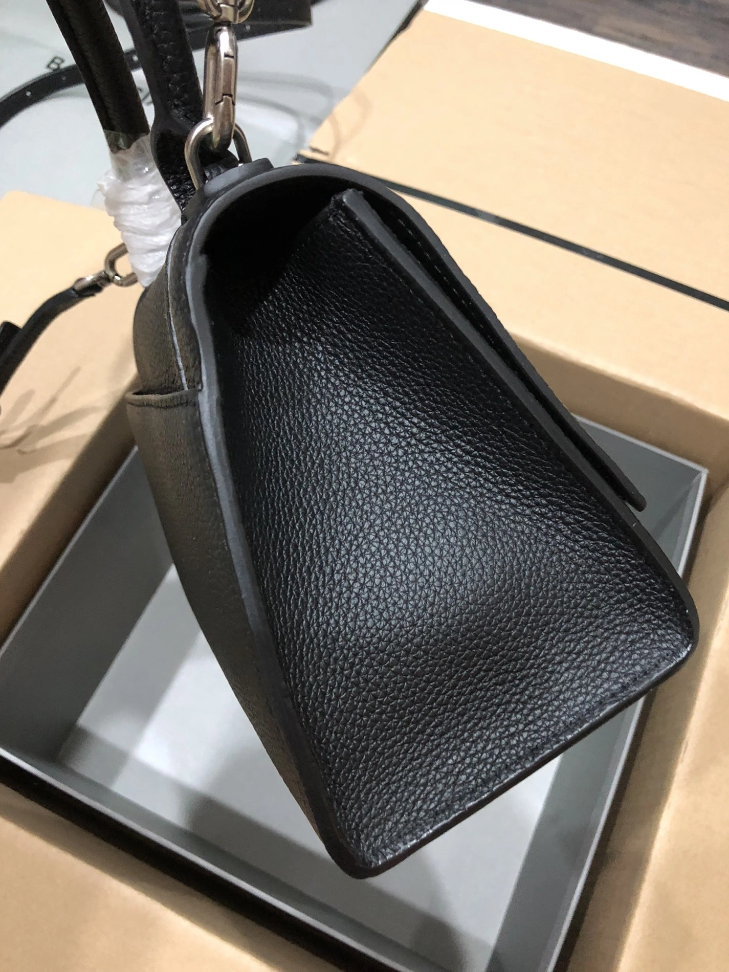 Balenciaga AAA Quality Handbags For Women Compact 8821
