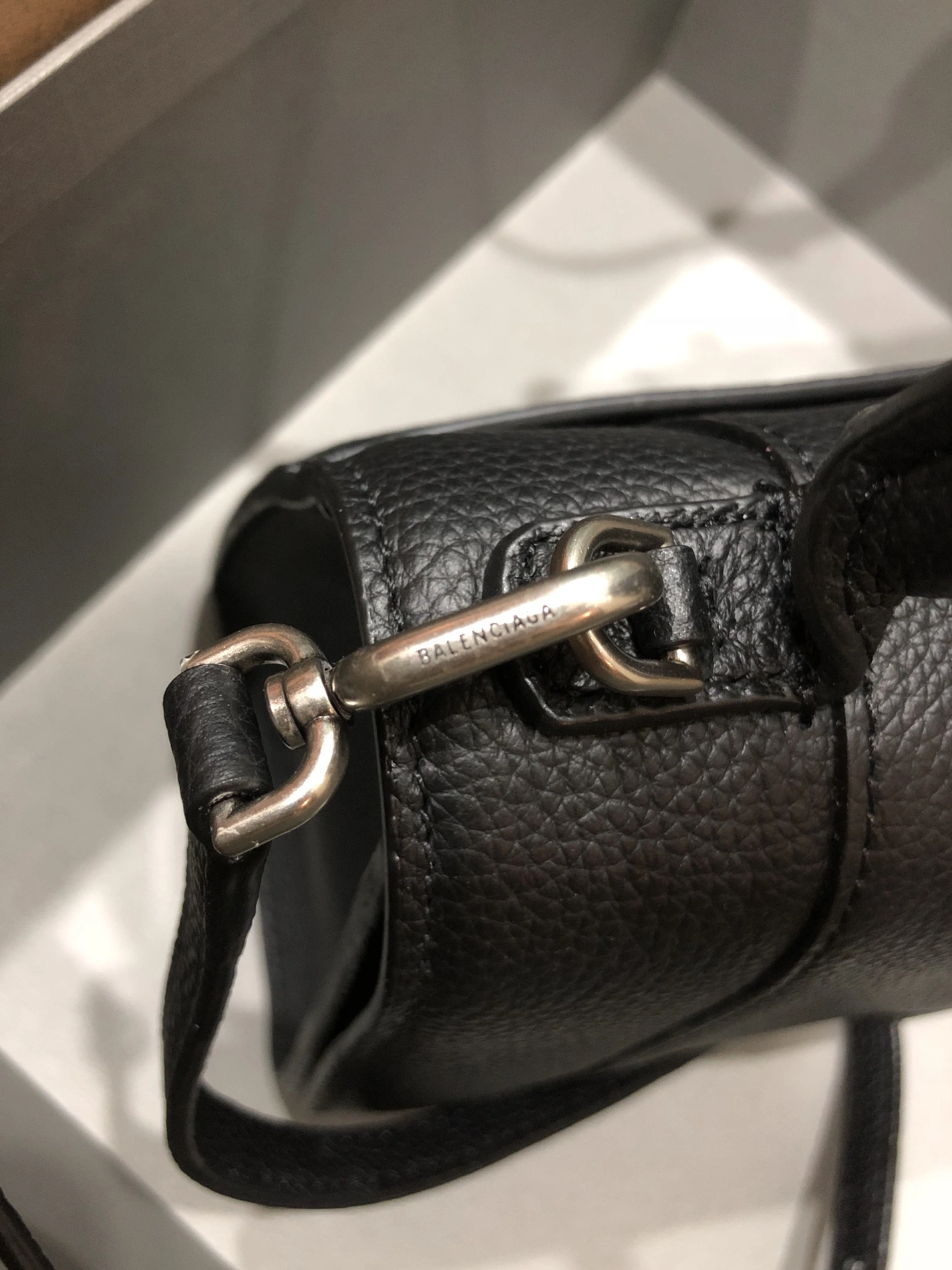Balenciaga AAA Quality Handbags For Women Compact 8821