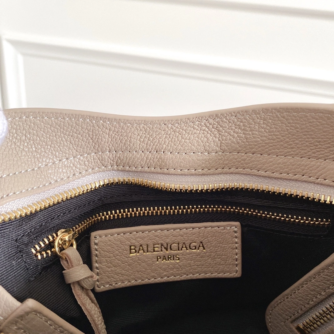 Balenciaga AAA Quality Handbags For Women DailyWear 6808