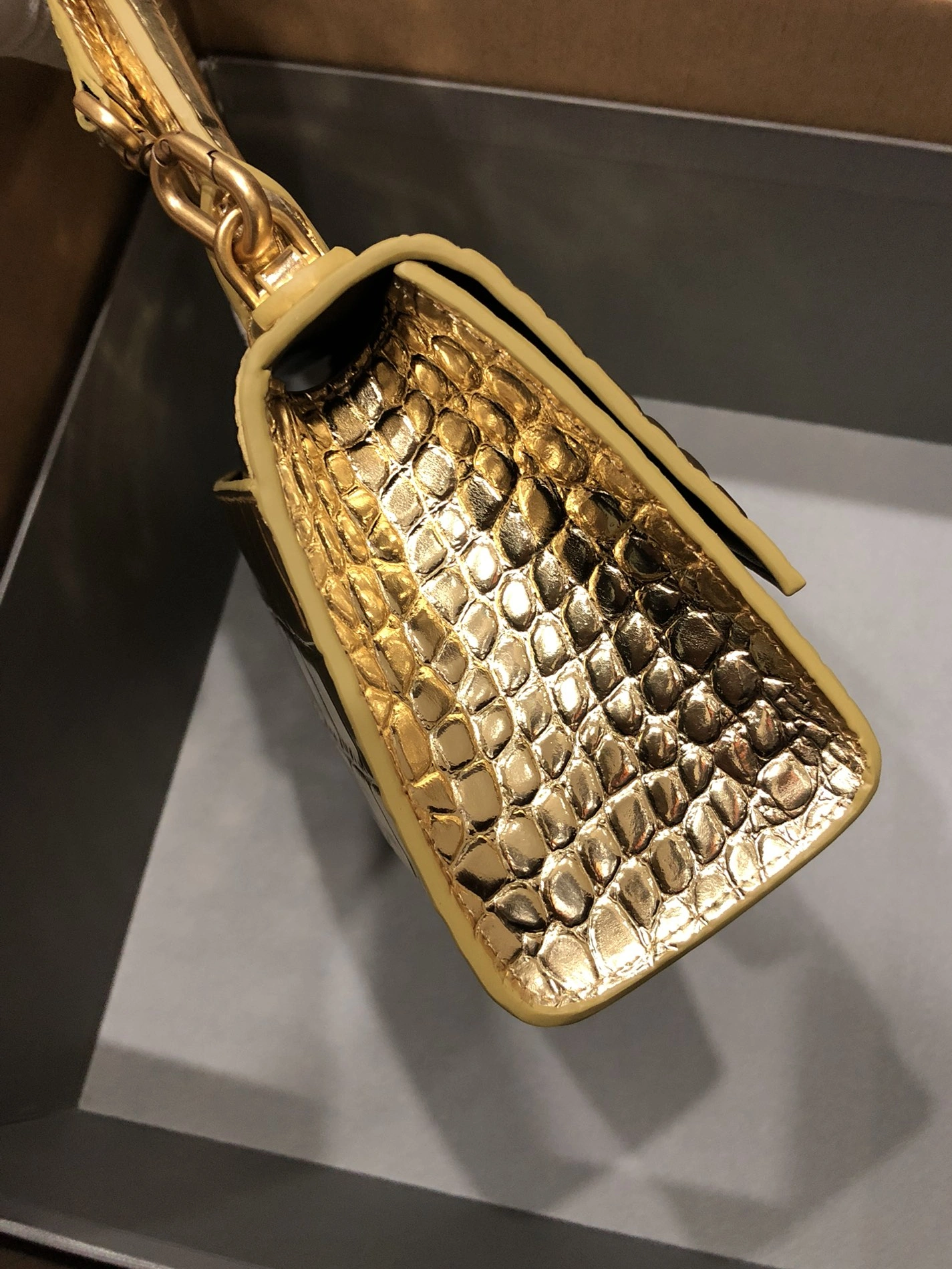 Balenciaga AAA Quality Handbags For Women Durable 1496