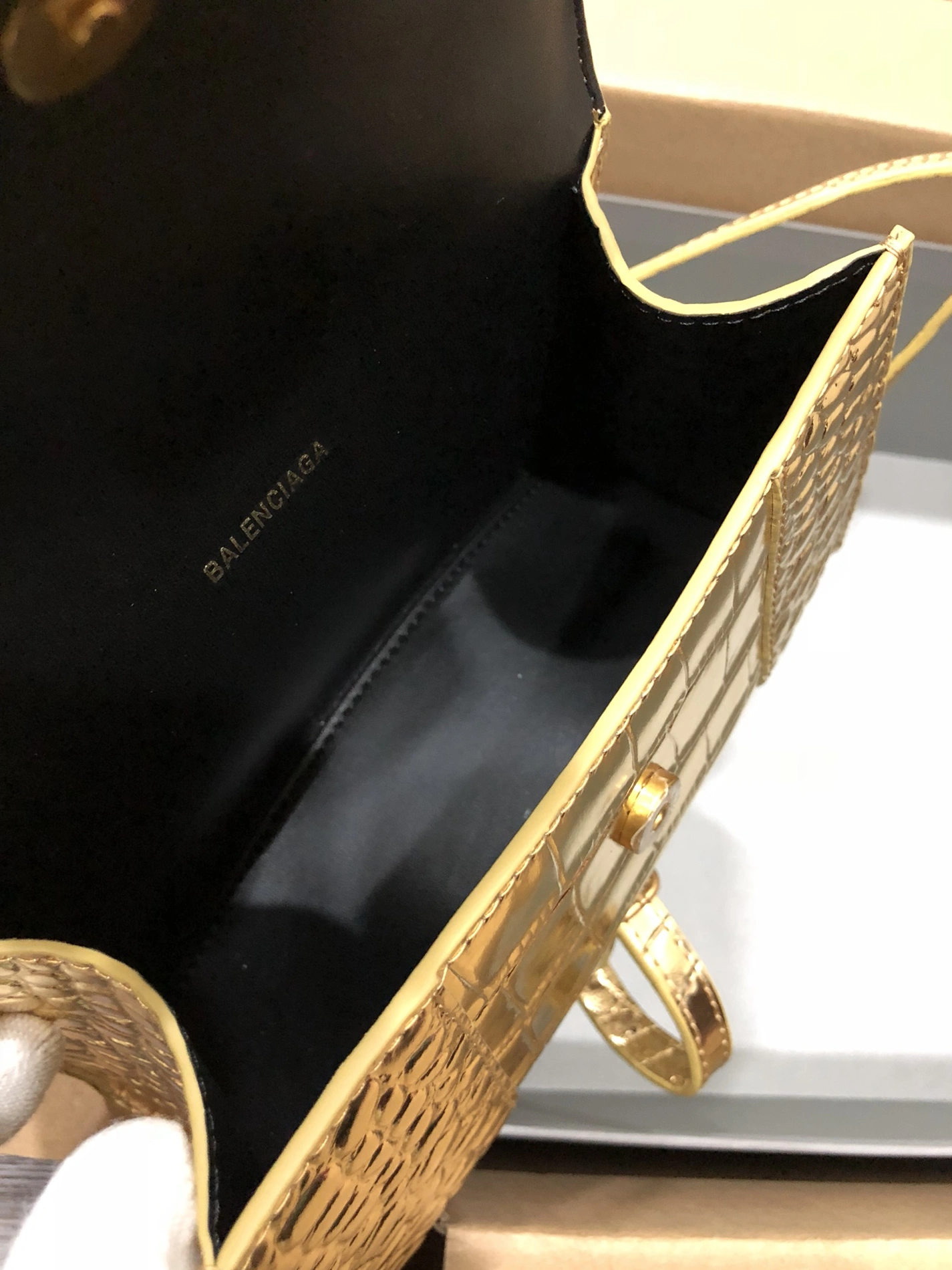Balenciaga AAA Quality Handbags For Women Durable 1496