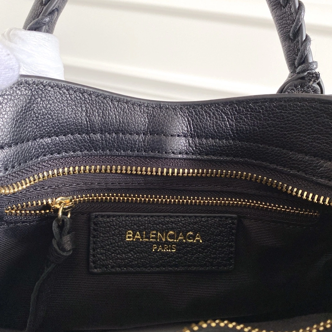 Balenciaga AAA Quality Handbags For Women Elegant 1078