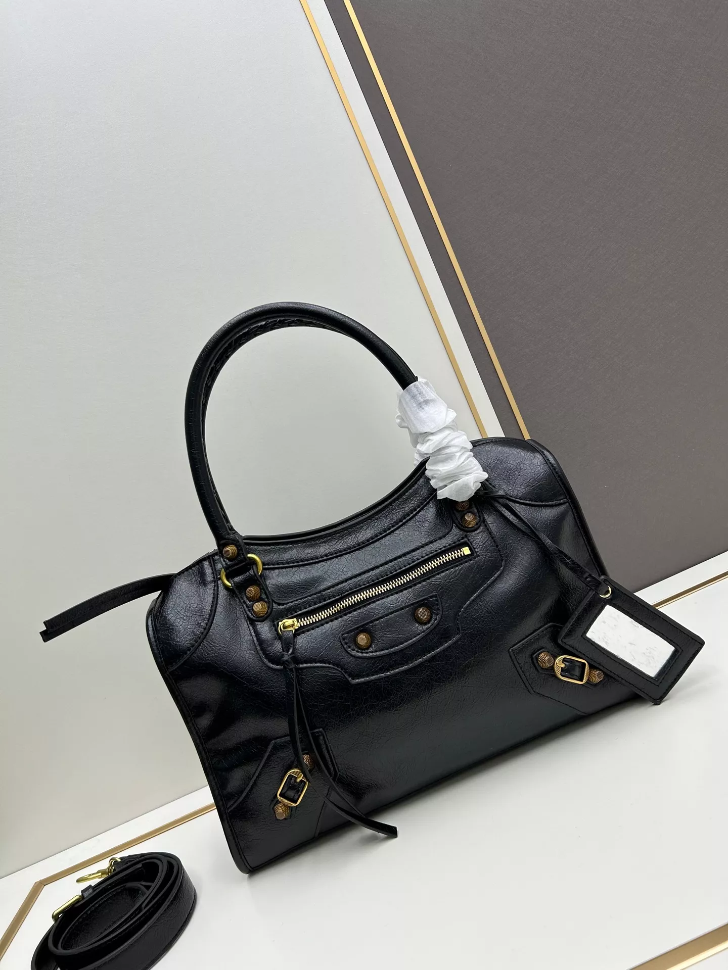 Balenciaga AAA Quality Handbags For Women Elegant 3690